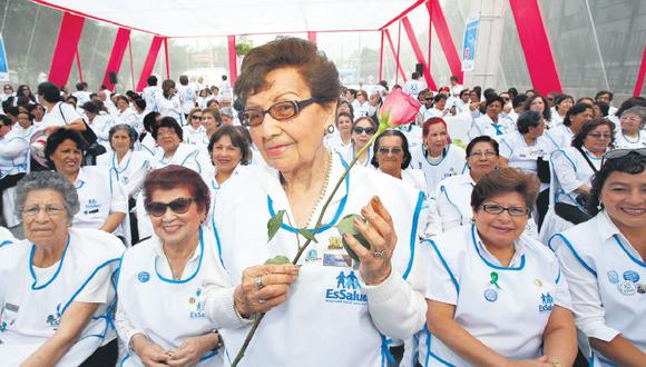 Adulto mayor: Los voluntarios son ejemplos de entrega total