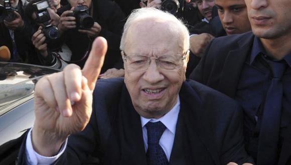 El laico Essebi es el primer presidente democrático de Túnez