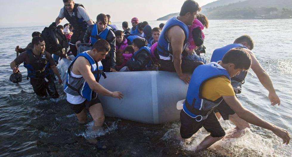 Migrantes venidos de Turquía arriban a la isla griega de Lesbos. (Foto: EFE)