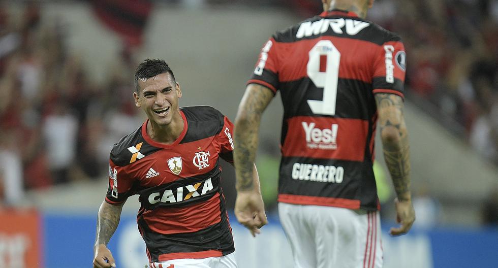 Paolo Guerrero y Miguel Trauco no pudieron celebrar con Flamengo en el inicio del Brasileirao. (Foto: EFE)