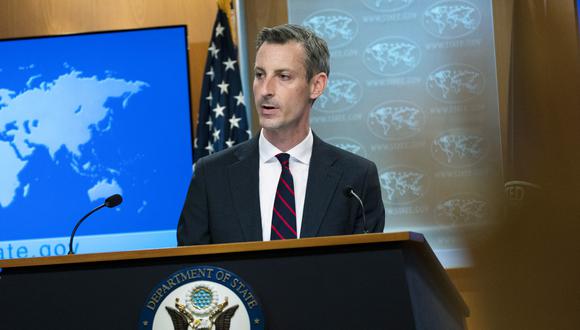 El portavoz del Departamento de Estado de EE. UU., Ned Price, habla durante una conferencia de prensa en el Departamento de Estado, el 10 de marzo de 2022, en Washington, DC. (Foto de Manuel Balce Cenata / PISCINA / AFP)