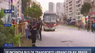 Pueblo Libre: un bus de transporte público se incendió en la avenida Brasil