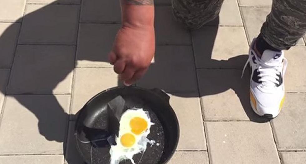 Las altas temperaturas hacen que una persona pueda cocinar un huevo en la calle. (Foto: Captura)
