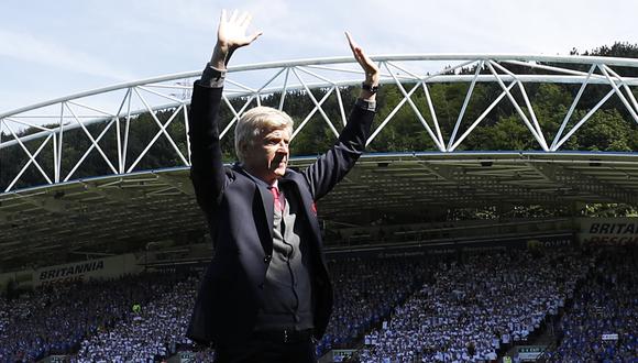 Arsene Wenger se despidió con honores del Arsenal luego de 22 largos años como estratega. Ante Huddersfield recibió ovaciones por parte de hinchas 'gunners' y rivales. (Foto: AP)