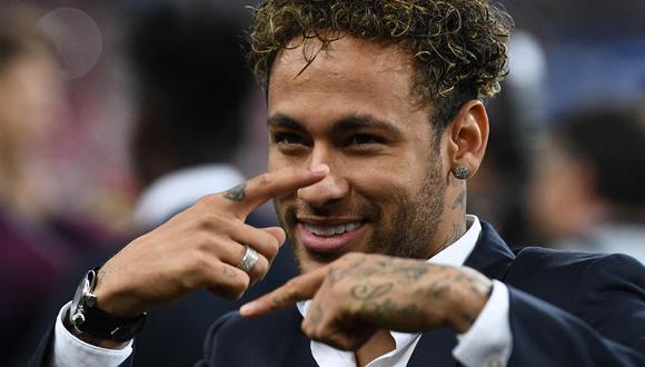 Mientras la prensa española asegura el fichaje de Neymar al Real Madrid para la próxima temporada, el crack brasileño desmiente tal versión de esta manera. (Foto: EFE)