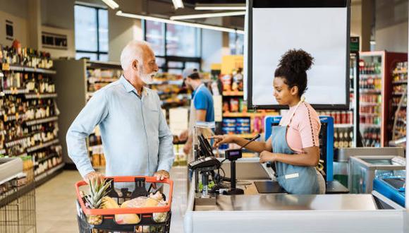 Conoce qué es lo que debes hacer si te piden el DNI al momento de efectuar una compra en supermercados, y porqué suelen realizar esta práctica. (Foto: iStock)