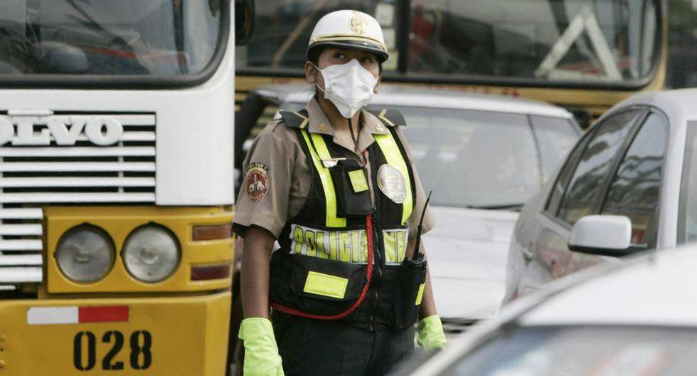 El caótico caos vehicular que vive nuestra capital aumenta la contaminación del aire. (Foto: EFE)