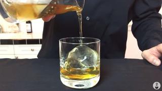 Los cubos de hielo perfectos para cocktails son transparentes
