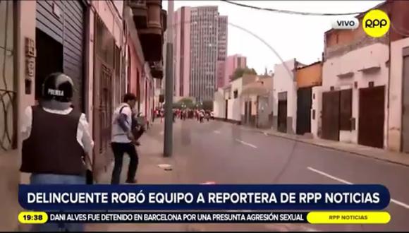 Roban a periodista de RPP mientras cubría las manifestaciones en el Centro de Lima. (Foto: RPP TV)