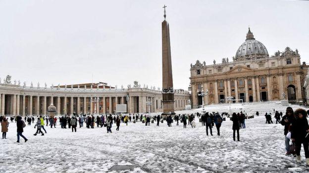 Roma y la Ciudad del Vaticano también registraron temperaturas mínimas esta semana y vieron nieve por primera vez en 6 años. (Foto: Getty)