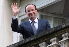 François Hollande, estrella inesperada de las librerías francesas