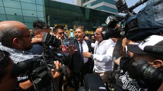 Alianza Lima: ¡Llegó Miguel Ángel Russo! Técnico argentino fue recibido por hinchas en el aeropuerto