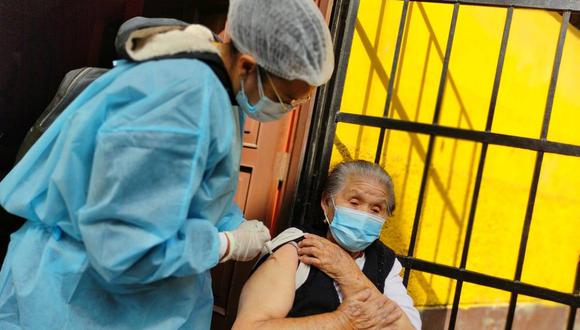 Desde el inicio de su aplicación en el Perú, a la fecha más de 932,000 personas ya recibieron la cuarta dosis de la vacuna contra el coronavirus. (Foto: Minsa)