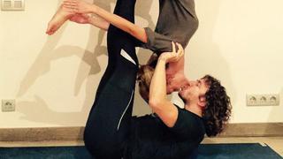 Instagram: Puyol y una romántica figura de yoga con su pareja