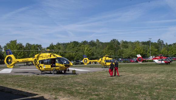 Helicópteros ayudan en la evacuación de los heridos en una montaña rusa de Legoland de Alemania. (Stefan Puchner/dpa vía AP).