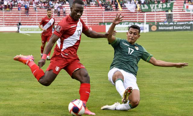 Perú chocó ante Bolivia en el Hernando Siles de La Paz por la jornada 5 de las Eliminatorias Qatar 2022. | Foto: AFP
