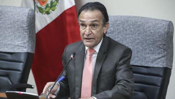 El congresista Héctor Becerril, de Fuerza Popular, ha rechazado que se haya reunido con ex consejeros del CNM. (Foto: Congreso)