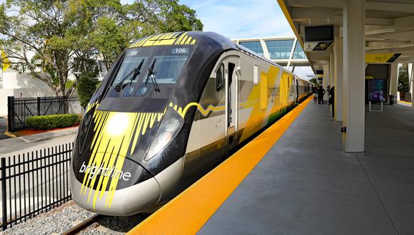Brightline es un sistema de trenes de alta velocidad que ofrece una opción cómoda y rápida para viajar entre las ciudades del sur de Florida y próximamente, también hacia Orlando. (Foto: Shutterstock)