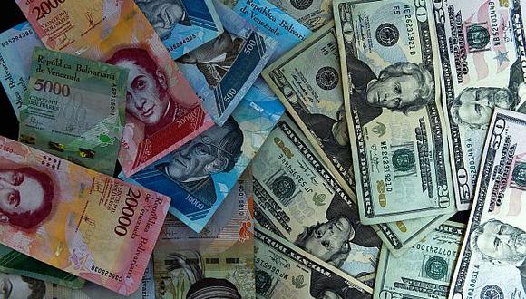 El precio del dólar alcanzaba los 11.185,04 bolívares soberanos este jueves. (Foto: AFP)