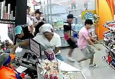 Callao: delincuentes en ‘manada’ asaltan minimarket a plena luz del día