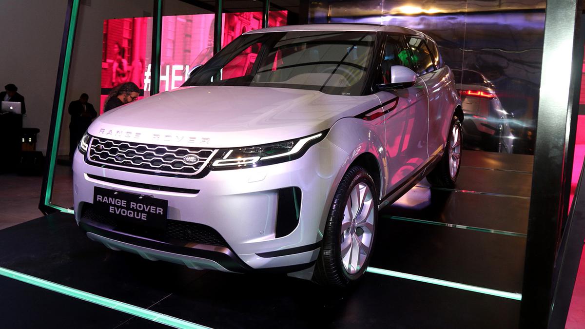 El Range Rover Evoque 2023 estrena faros LED y mucha tecnología