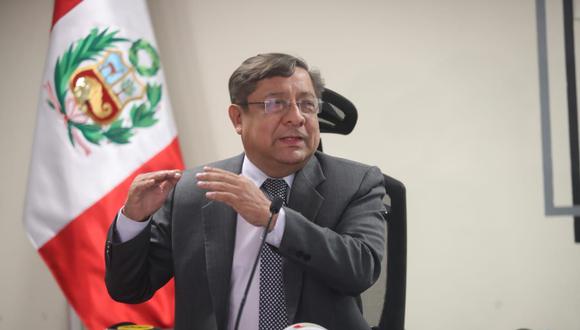 Orlando Velásquez, presidente del Consejo Nacional de la Magistratura (CNM), confirmó que la próxima semana decidirán si vacan o no a Julio Gutiérrez. (Foto: Dante Piaggio / El Comercio)