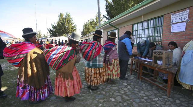 Seis millones de bolivianos eligen a su presidente - 1