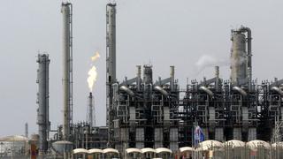 Precios del petróleo suben más de 4% tras ataque estadounidense en el que murió alto general iraní