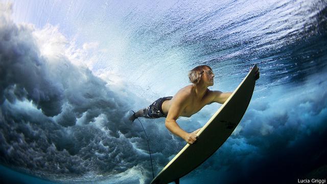 Espectaculares imágenes del surf captadas debajo del agua - 1