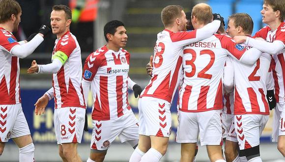 Tras jugar el Mundial con Perú, Edison Flores jugó en la reserva de Aalborg que goleó 4-0 a FC Midtjylland. (Aalborg)