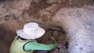 FOTOS: hallan cementerio colonial bajo templo religioso en Moquegua