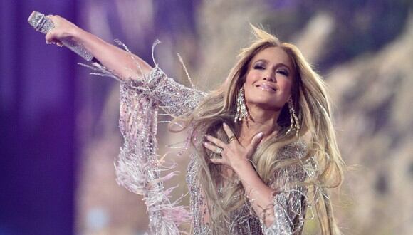 Jennifer Lopez cautivó con tres actuaciones a los asistentes al concierto 'Vax Live' en Los Ángeles. (Foto: AFP)