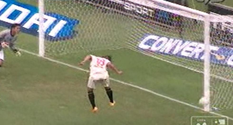 Liber Quiñónez falla gol sin nombre. (Foto: captura)