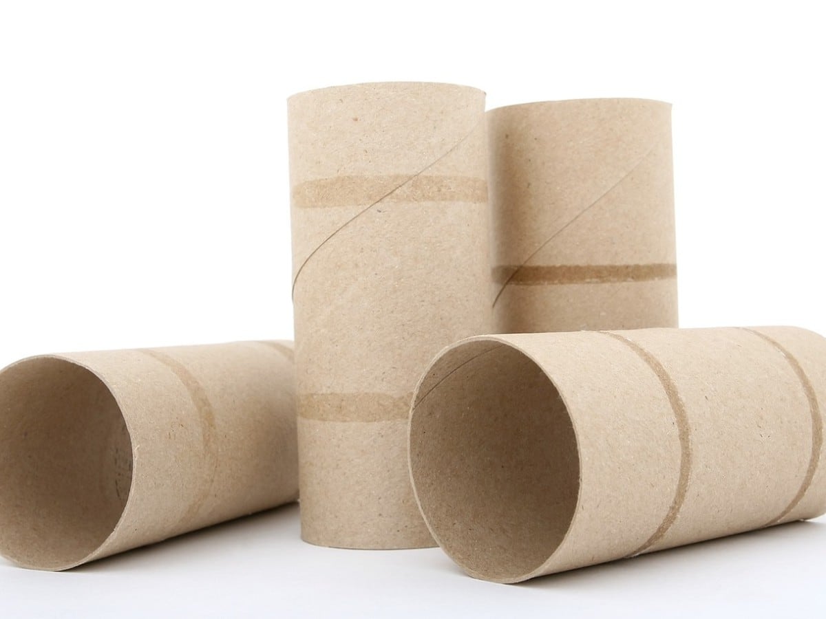 soporte para papel de cocina con material reciclado muy fácil 