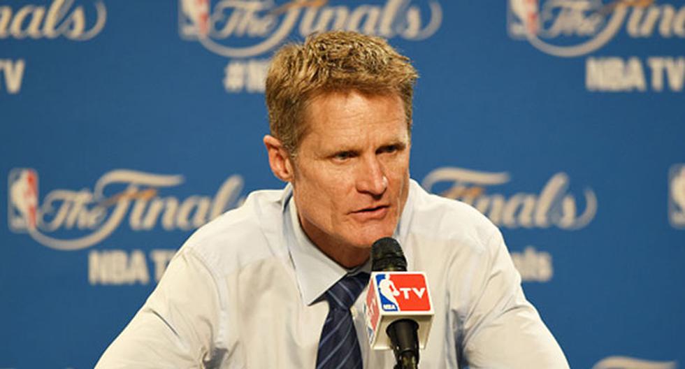Steve Kerr confesó que mintió al dar la alineación de los Warriors previo a enfrentar a los Cavaliers. (Foto: Getty Images)