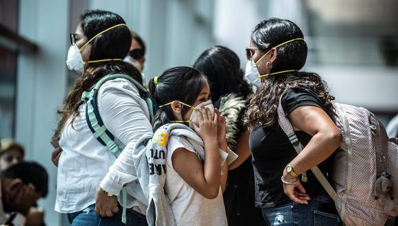 Solo cinco regiones del Perú podrán decidir el uso obligatorio de mascarillas en lugares públicos. (Foto: AFP/ Ernesto BENAVIDES)