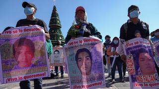 Protestan en Basílica de Guadalupe de México por 87 meses del caso Ayotzinapa