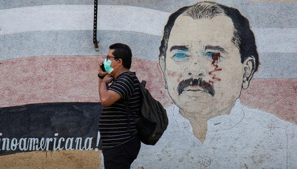 Un mural que muestra a Daniel Ortega, dictador de Nicaragua. REUTERS