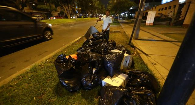 Los vecinos deben dejar los desperdicios frente a sus domicilios. (Foto: Giancarlo Ávila)