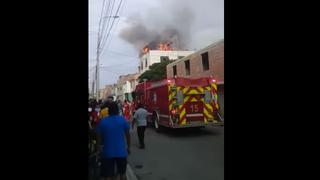 Incendio de gran magnitud consumió vivienda de material noble en el Callao en pleno aislamiento social  | VIDEO