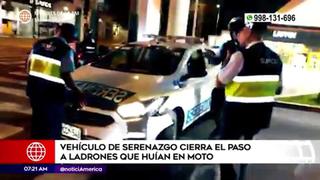 Surco: ladrones que huían en moto salen volando tras cierre de vehículo de serenazgo | VIDEO