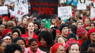 Miles de mujeres protestan contra la violencia de género en Sudáfrica [FOTOS]