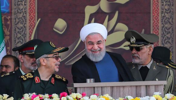 El presidente de Irán. Hassan Rouhani, junto a los altos mandos de la Guardia Revolucionaria. (EFE).