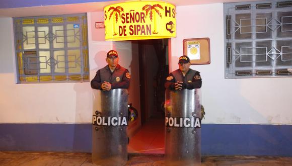 La Policía Nacional interrogó a seis personas implicadas en el crimen que se habría realizado en el hotel Señor de Sipán de San Martín de Porres (Foto: Cesar Grados / GEC)