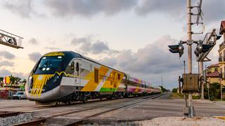 Brightline, la primera empresa de trenes en usar Starlink y mantener conectado a viajeros