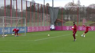Thomas Müller 'fusilado' en entrenamiento del Bayern [VIDEO]