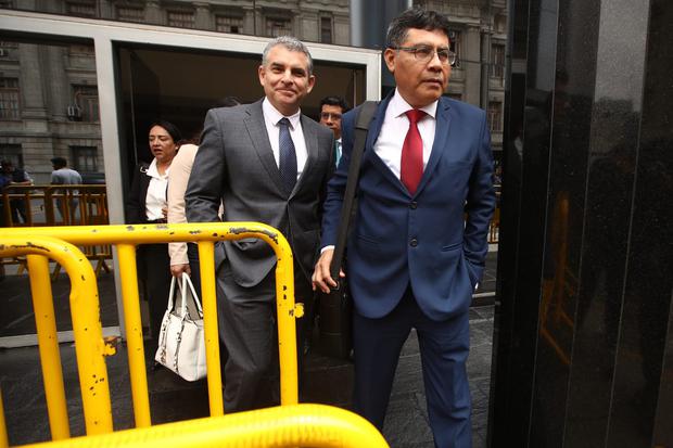 El fiscal Germán Juárez (derecha), del equipo especial Lava Jato, pide 15 años de condena para Martín Vizcarra. Foto: GEC / Jorge Cerdán