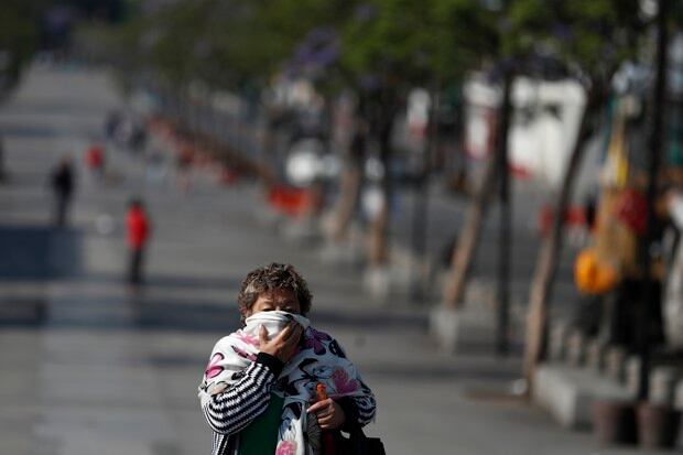 Las 13 mentiras más extrañas sobre el coronavirus que propagan la infección y aumentan el miedo. (Foto: AFP)