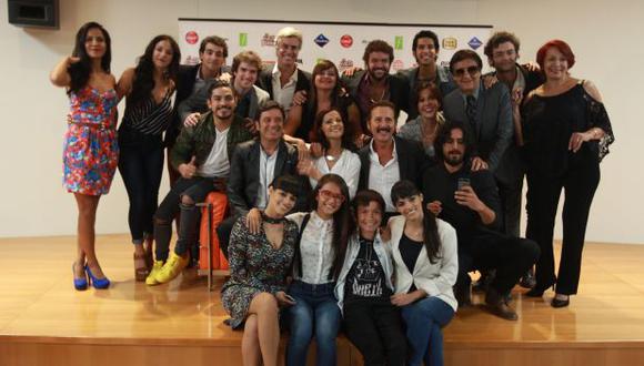 Actores y parte del equipo de producción de "De vuelta al barrio". (Foto: Juan Ponce)