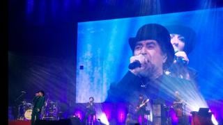 Joaquín Sabina interrumpió show en Madrid por pánico escénico